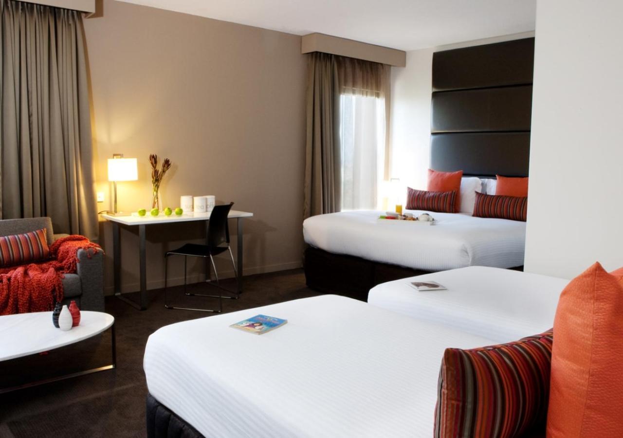 Novotel Sydney International Airport Wolli Creek Экстерьер фото