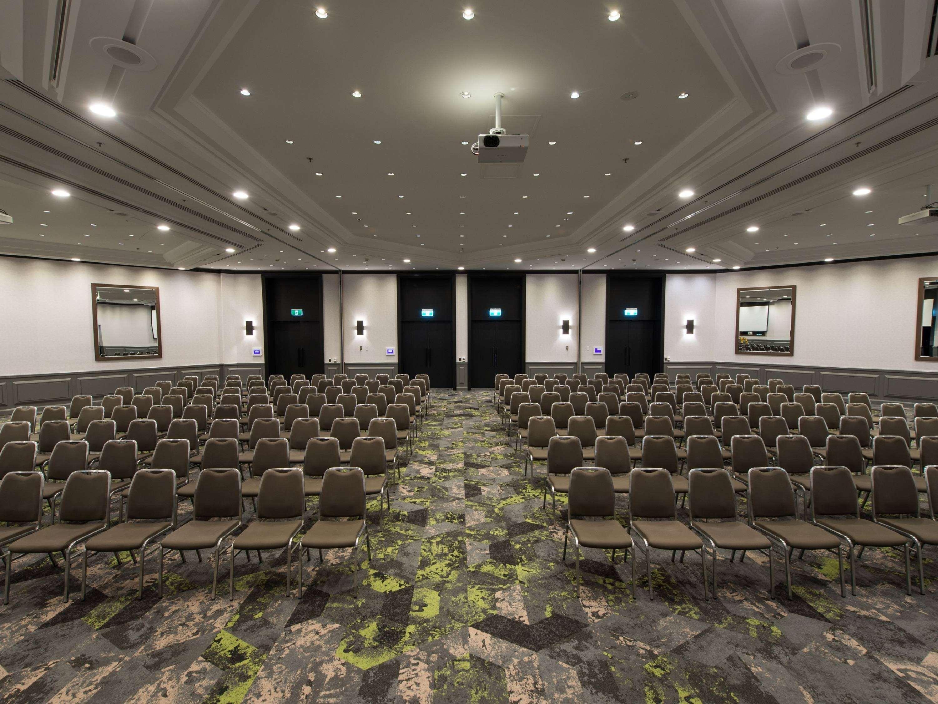 Novotel Sydney International Airport Wolli Creek Экстерьер фото
