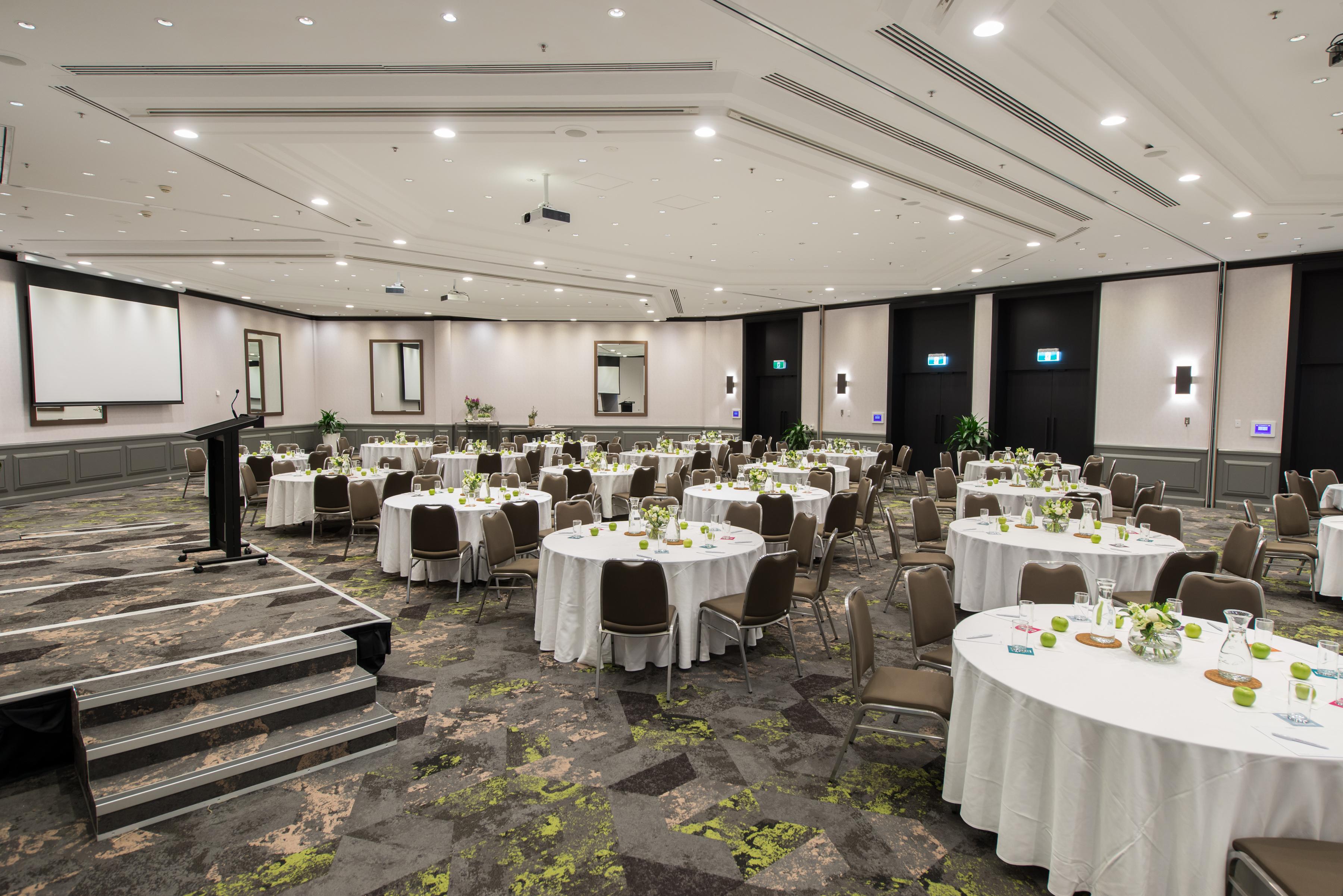 Novotel Sydney International Airport Wolli Creek Экстерьер фото